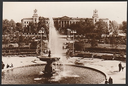 Иркутск площадь. Сквер им Кирова Иркутск. Сквер Кирова Иркутск старинный. Площадь имени графа Сперанского Иркутск. Иркутск сквер им. графа Сперанского.