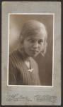 Кабинет портрет Молодая девушка. Фото Ясудан Никольск Уссурийский 1937 год