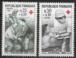 Франция 1966 г., Красный крест, Оказание помощи, 2 марки