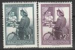 Венгрия 1953 год. Почтальон при передаче почты, 2 марки (наклейка)