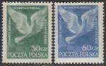 Польша 1952 год. Международный конгресс в Вене. Летящий голубь, как символ мира. 2 марки (с наклейкой) 