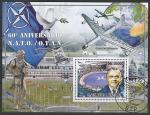 Сан-Томе и Принсипи 2009 год. 60 лет НАТО. Британский политик Х.Л. Исмей. Самолеты. Вертолет, блок (гашёный)