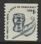 США 1977 год. Стандарт. Чернильница с пером, 1 марка из серии с частичной перфорацией 