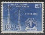 Индия 1961 год. 25 лет индийскому радиовещанию, 1 марка (гашёная)