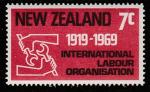 Новая Зеландия 1969 год. 50 лет Международной организации труда, 1 марка.
