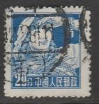 Китай (КНР) 1956 год. Стандарт. Трудящиеся. Колхозник, ном. 20 F, 1 марка из серии (гашёная)