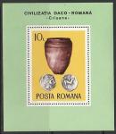 Румыния 1976 год. Археология. Глиняный кувшин и серебряные монеты, блок.