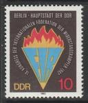 ГДР 1982 год. Конгресс международной федерации борцов сопротивления, 1 марка (наклейка)