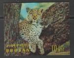 Бутан 1970 год. Фауна. Леопард (ном. 10 Ch), 1 марка из серии с рифлёным пластиковым покрытием.