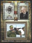 Бенин 2021 год. Александр Григорьевич Лукашенко на стрельбище, малый лист, тиснение золотом