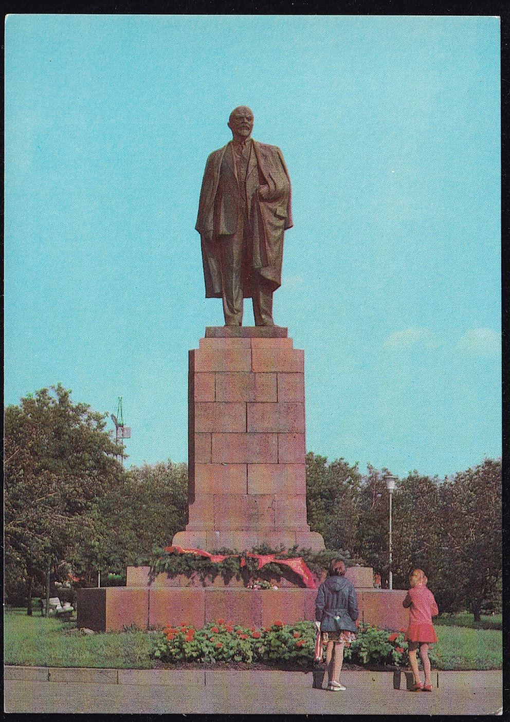 Купить ПК. Омск. Памятник В.И. Ленину, 15.04.1981 год в СПБ, Москве и по  всей России | Филокартия | Старая Коллекция